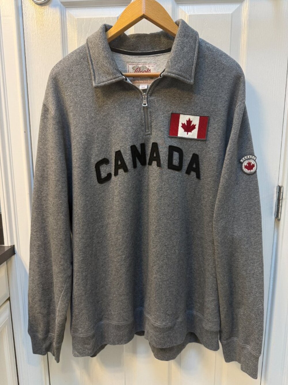 Roots Canada Gray Half Zip Sweatshirt CANADA Canadian Flag Patches Size XXL